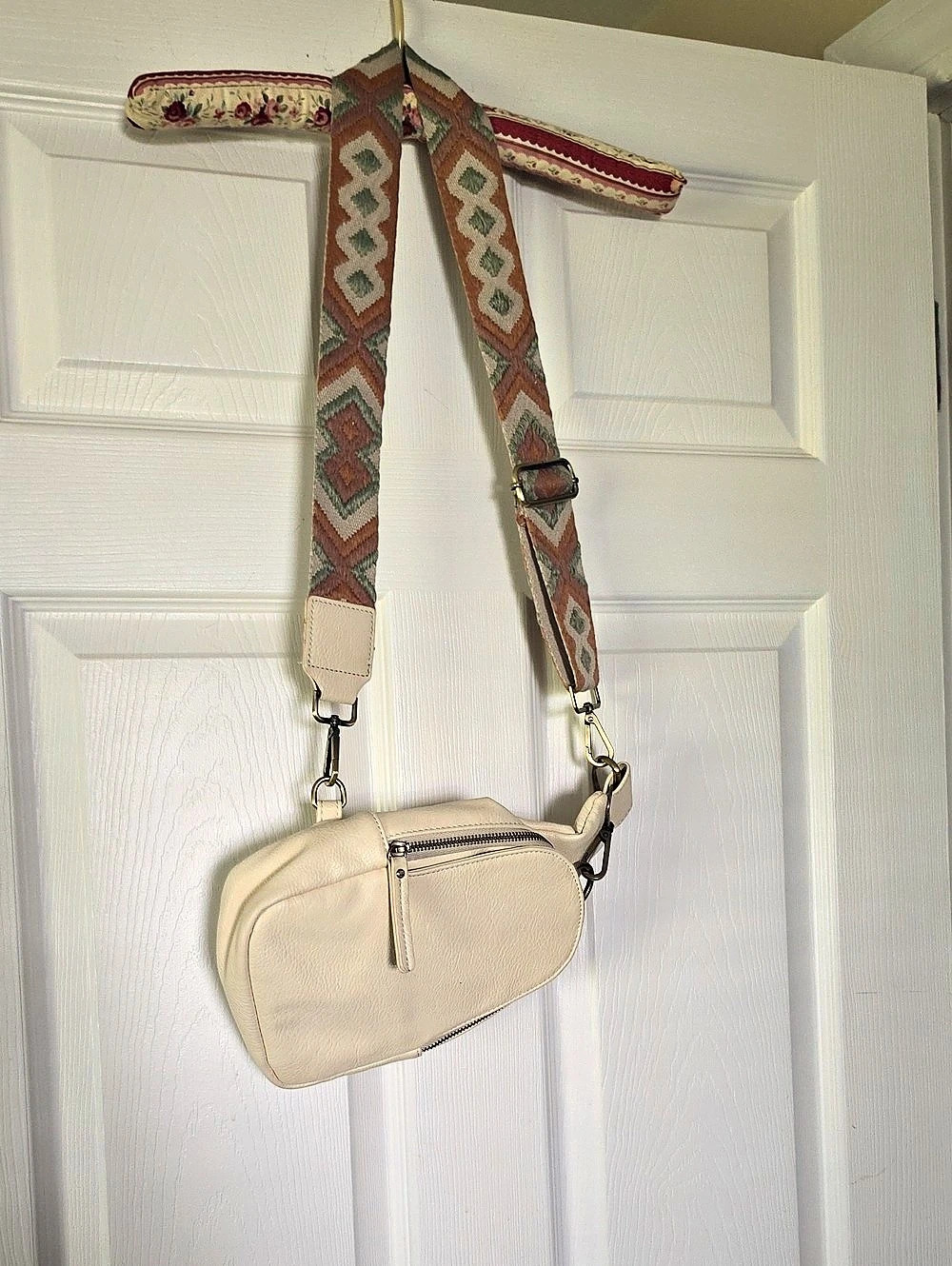 Athropologie Urban Outfitters Crossbody Bag Geometric Strap Cream